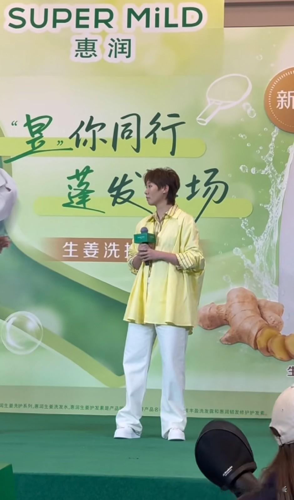 高精力王曼昱，一个下午参加了两场品牌线下活动。

第一场是在通州万达的敷尔佳活动