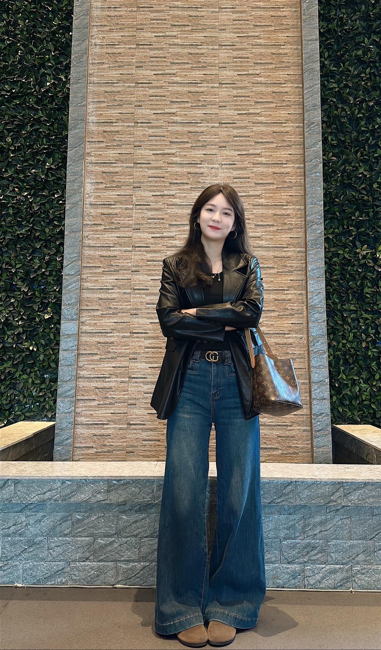 生活不是对抗，是和解，和自己，和时光，和所有的不完美...皮衣 春季穿搭 女装