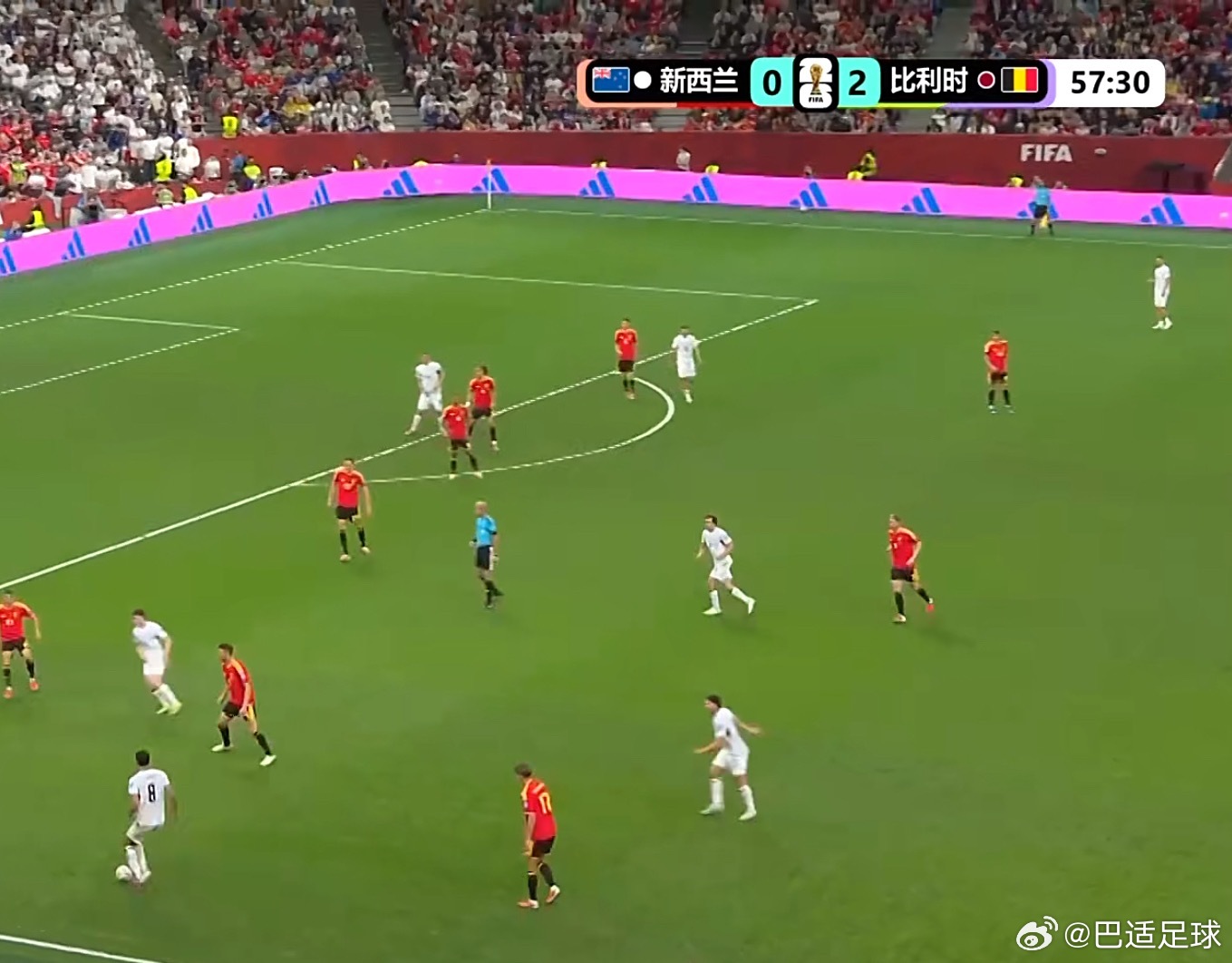 比利时再进一球，2比0。但是，虽然打在新西兰身上，痛却在韩国球迷的心里。世界杯大