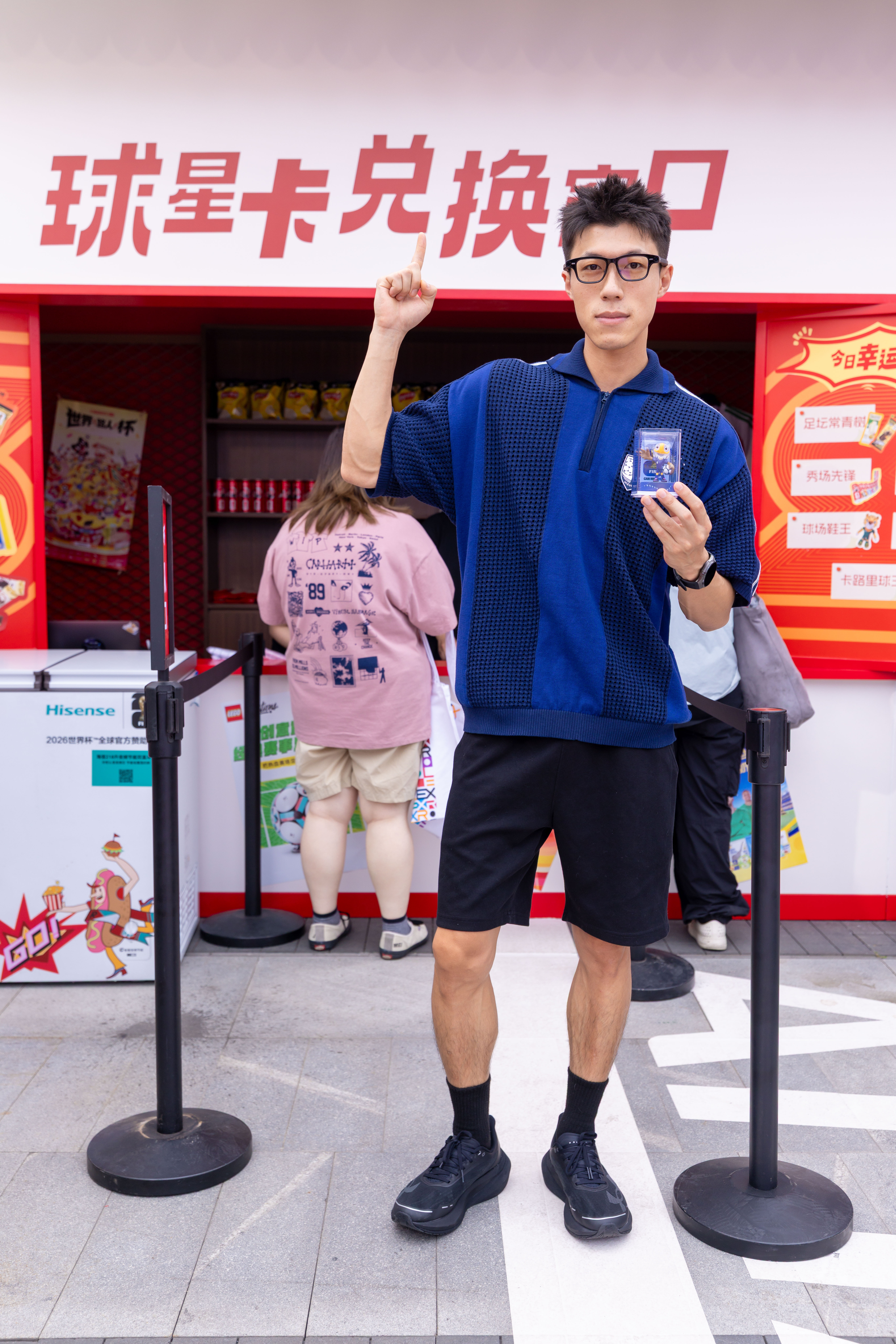 凭天猫球星卡来上海西岸领礼品活动持续至6月18日，持天猫球星卡可前往上海西岸梦中