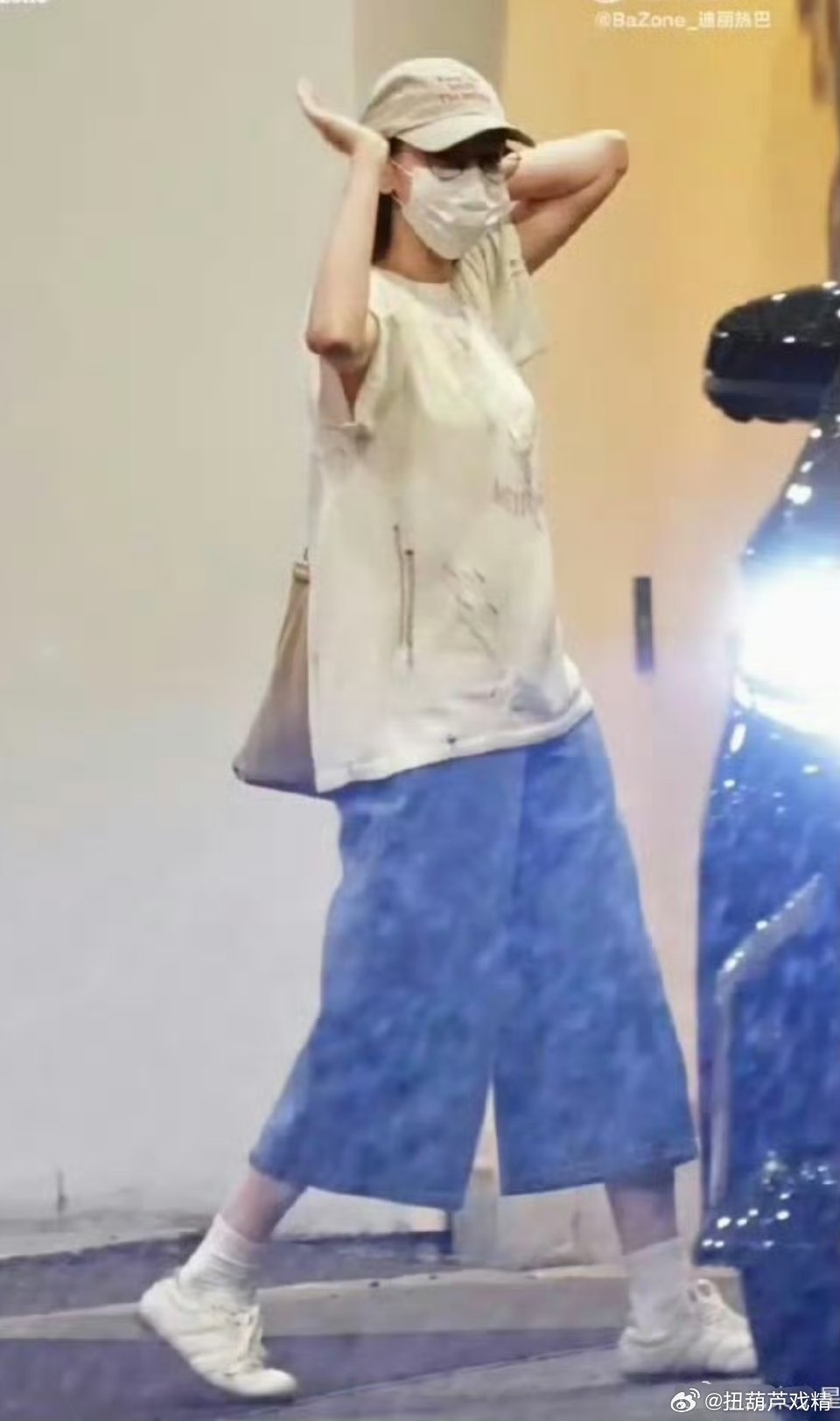 这穿的不像女明星 