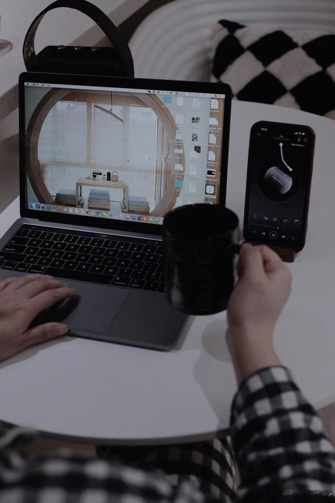 年前匆忙搬进新的出租房，复工后才发现忘记安装网络这回事。马上预约联通智家工程师上