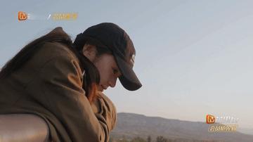 田曦薇哭了田曦薇在《姐姐妹妹抓娃娃》坐热气球落泪！被高空美景与姐妹情戳中，张艺凡