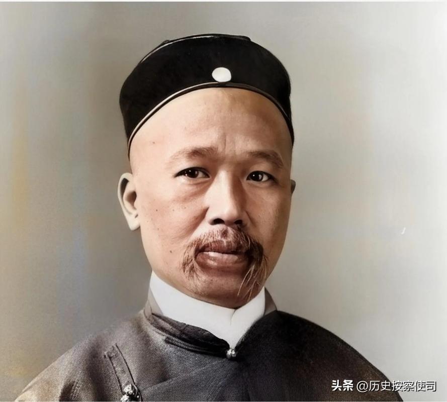 1902年，维新变法幸存者，康有为先生，完成了《大同书》。翻了几页，每段开头大多