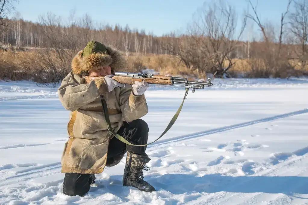 80年代第一次跟我爷上山打猎，看着满地都是兔子、狍子、野猪的脚印，脚印很新，也很