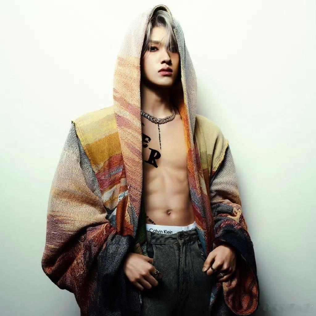 荣耀之战的换头像惩罚来了，穆祉丞今天把头像换成了张极的露腹肌照片短暂告别面团迎来