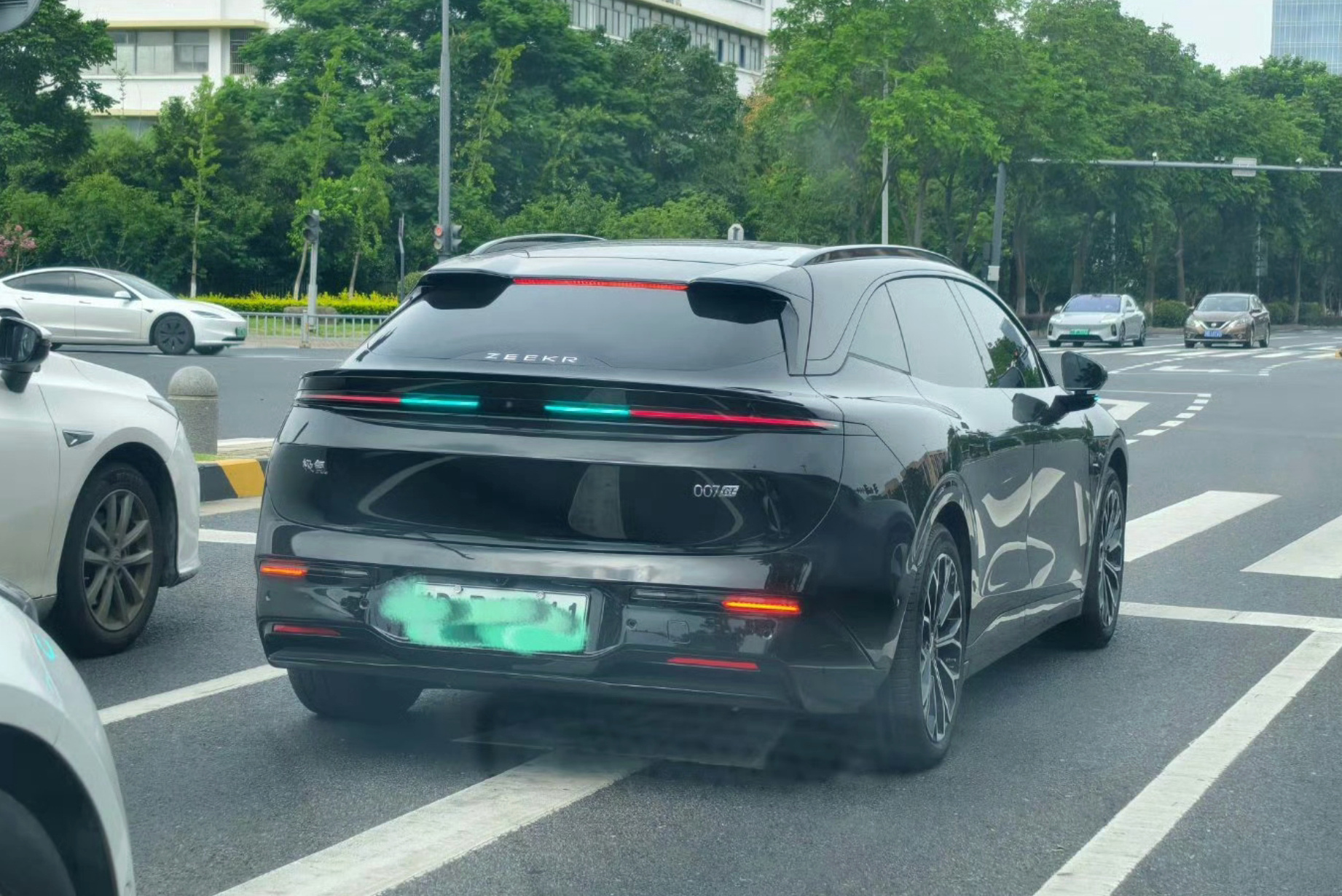 智能辅助驾驶需要外显吗 智驾小蓝灯无疑是目前最主流的智驾外显方式智驾小蓝灯短期内