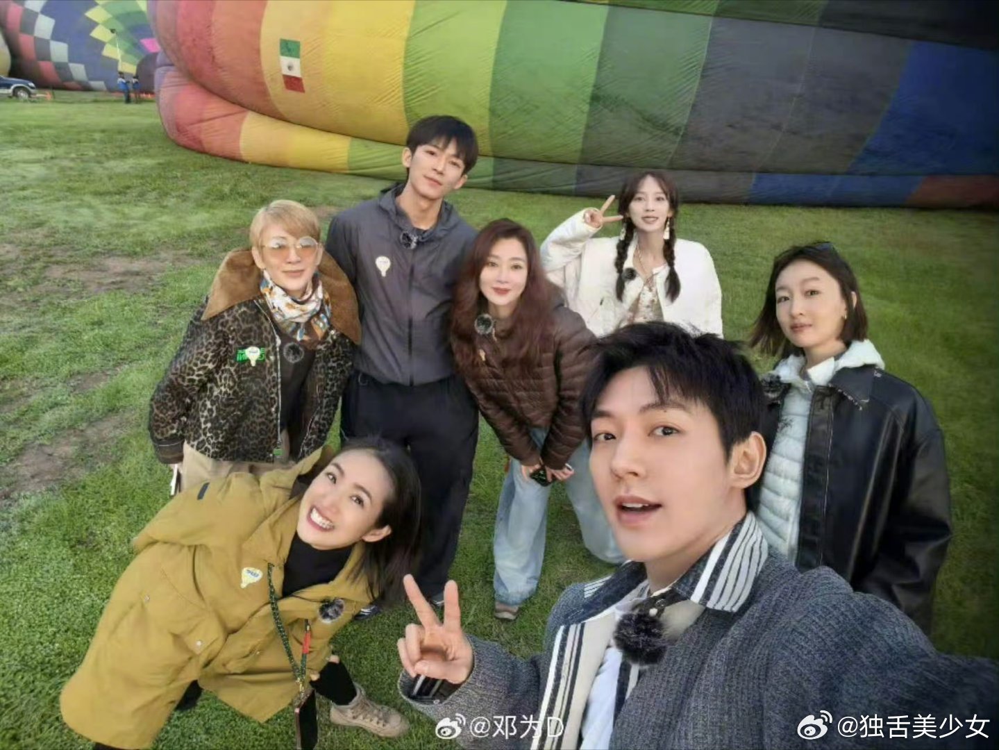 花少8饭后散步的家属感他们自己也说自己像一家人，这个散步太有一家人的味儿了，这一