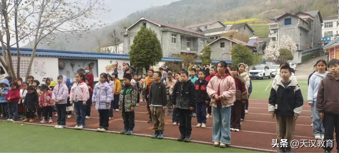 3月12日，由宁强县科学技术协会、县委党史研究室、燕子砭镇派出所联合开展的科普志