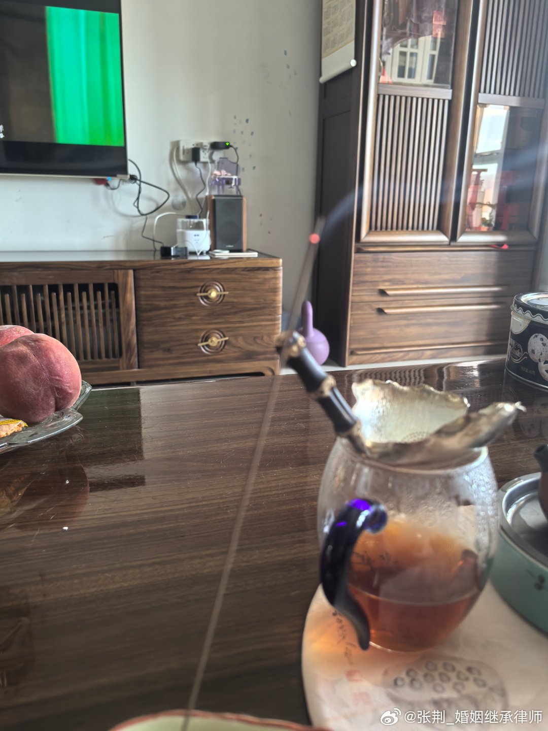 糯香浓郁，舌齿留香，回甘持久的茶，配上袅袅清幽的越南芽庄线香，再配一把俏丽的紫砂