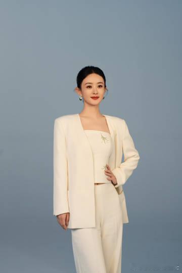 赵丽颖风波后首营业赵丽颖allwhite穿搭 赵丽颖全白穿搭惊艳亮相！风波后首次