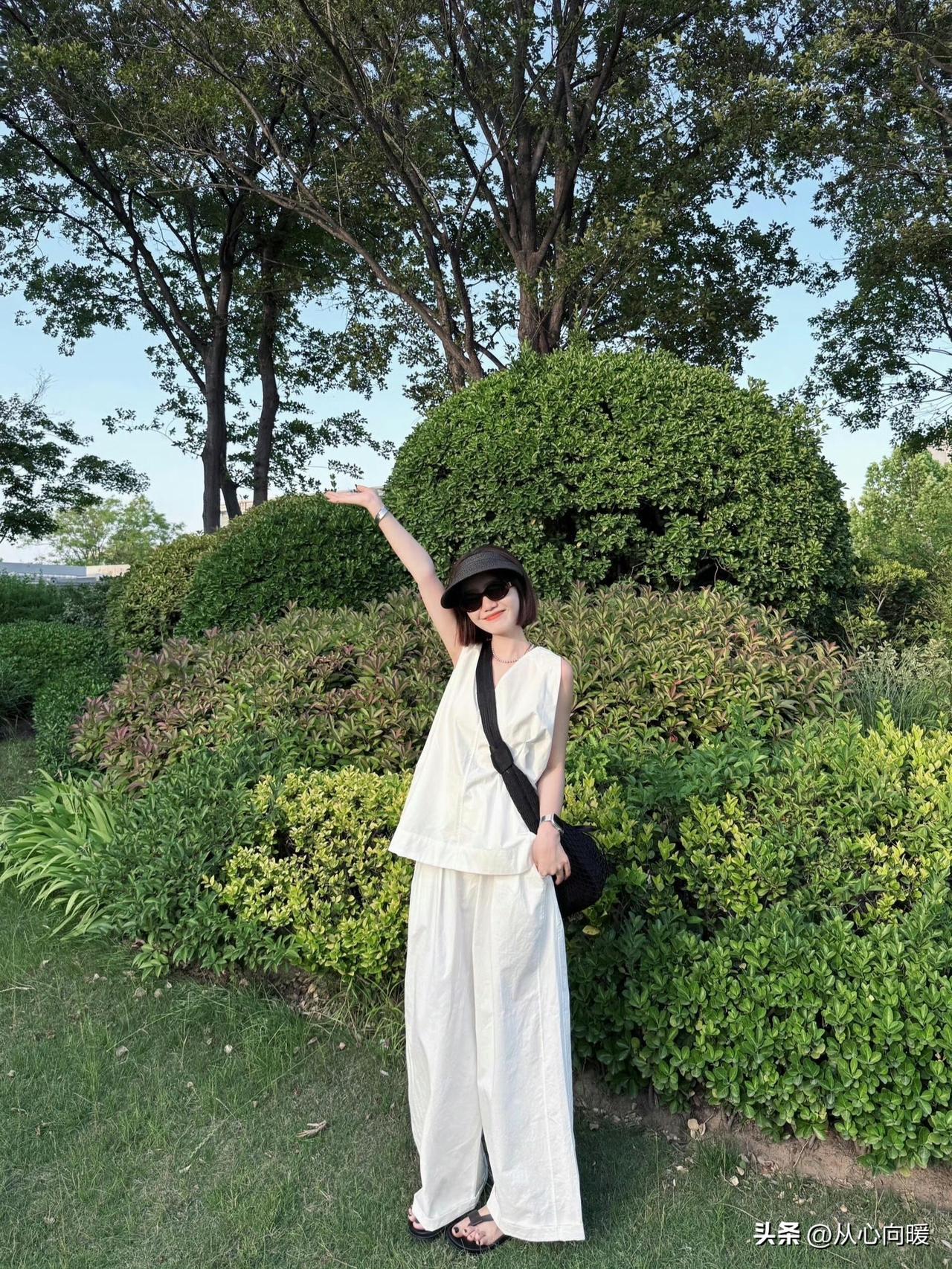 夏日清爽穿搭分享，蓝色白色绝对是夏日超好穿的颜色，视觉降温。
