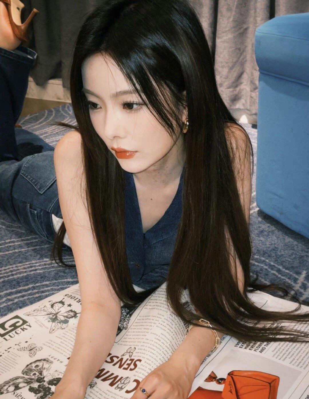 陈卓璇入深随服陈卓璇深圳校服适配度陈卓璇和深圳校服适配度也太高了！这个脸真的太能