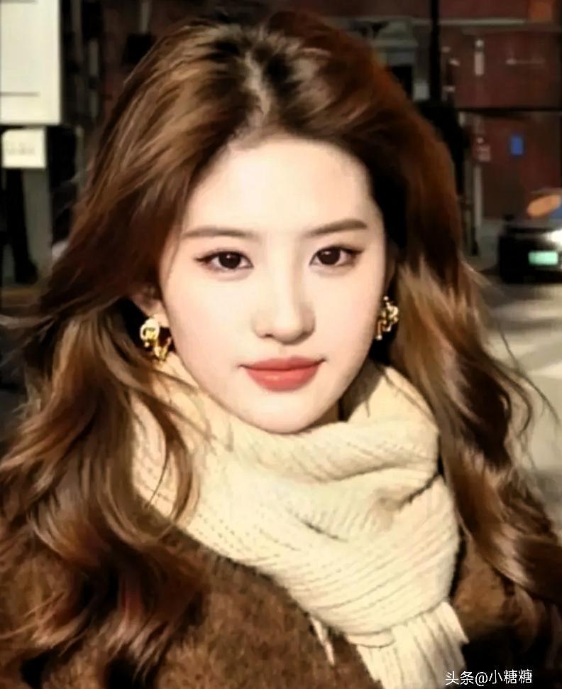 她不催婚，婚事也不催她。
刘亦菲没说不结婚，她说剧本自己写。
有人等男主登场，她