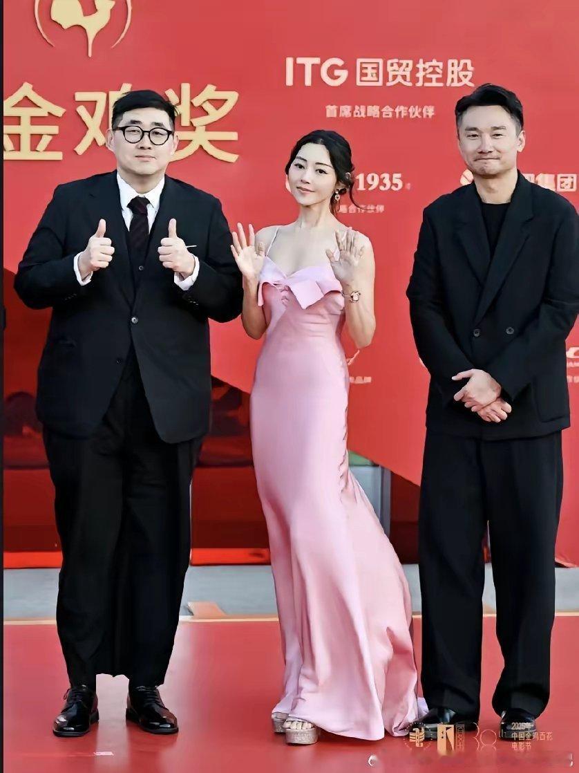 近日，我不知为啥很喜欢港星卫诗雅，被我妈妈说，我就明白了。我妈妈说：“她腹有诗书