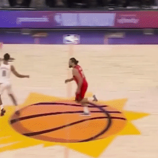 不看回放，还以为亚当斯假摔了！

然而事实是老队友狄龙，莫名其妙的给了一肩膀，把