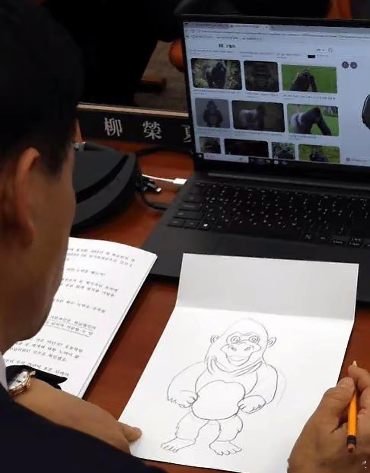 韩国就是个草台班子，这种级别的人都摸鱼，可想而知有没有人在认真做事，但是该说不说