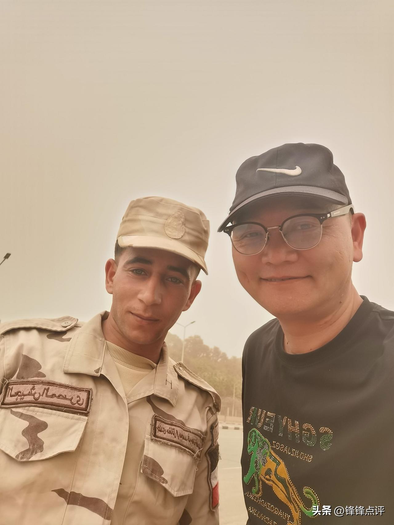 去看了埃及第二任总统的陵墓，门口有个年轻的士兵，埃及军人的服装跟美国差不多，挺好