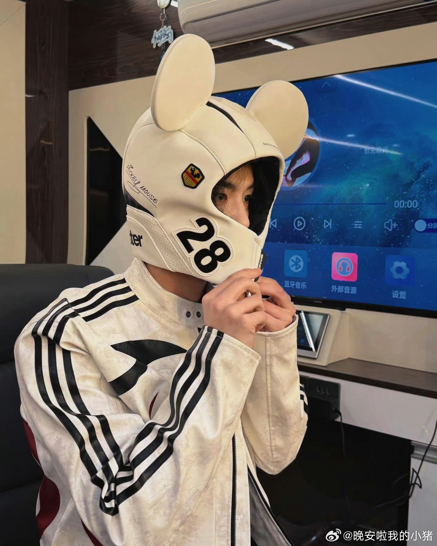 何与ins更新，米老鼠开赛车