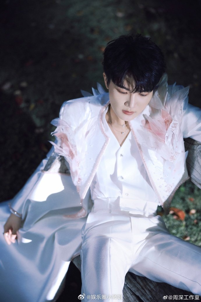 周深QQ音乐出图周深花仙子美男周深QQ音乐超级巅峰之夜出图！啊啊啊啊我的花仙子美