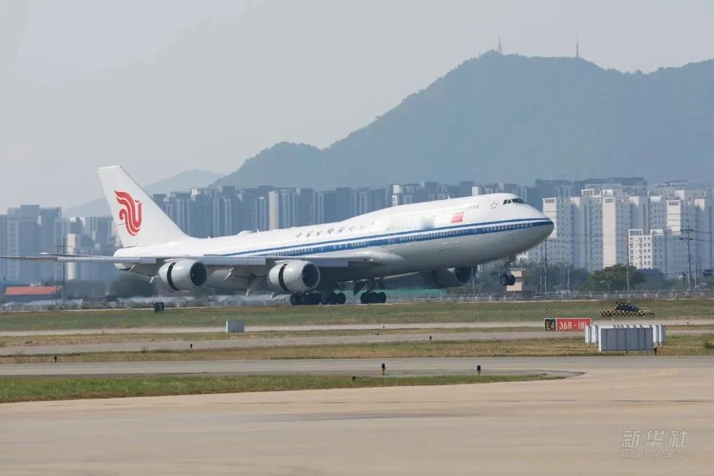 特朗普在社交媒体发文称“G2峰会即将召开”。G 2是客观存在的，因为近十年以来G