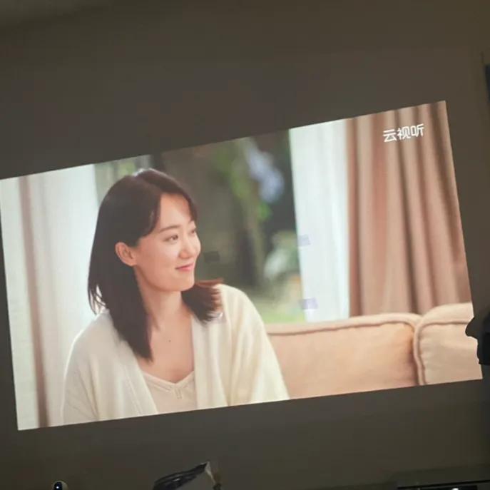 不知道现在的这种离婚女主戏，怎么都演成这个样子。

丈夫出轨，妻子离婚后开始重返