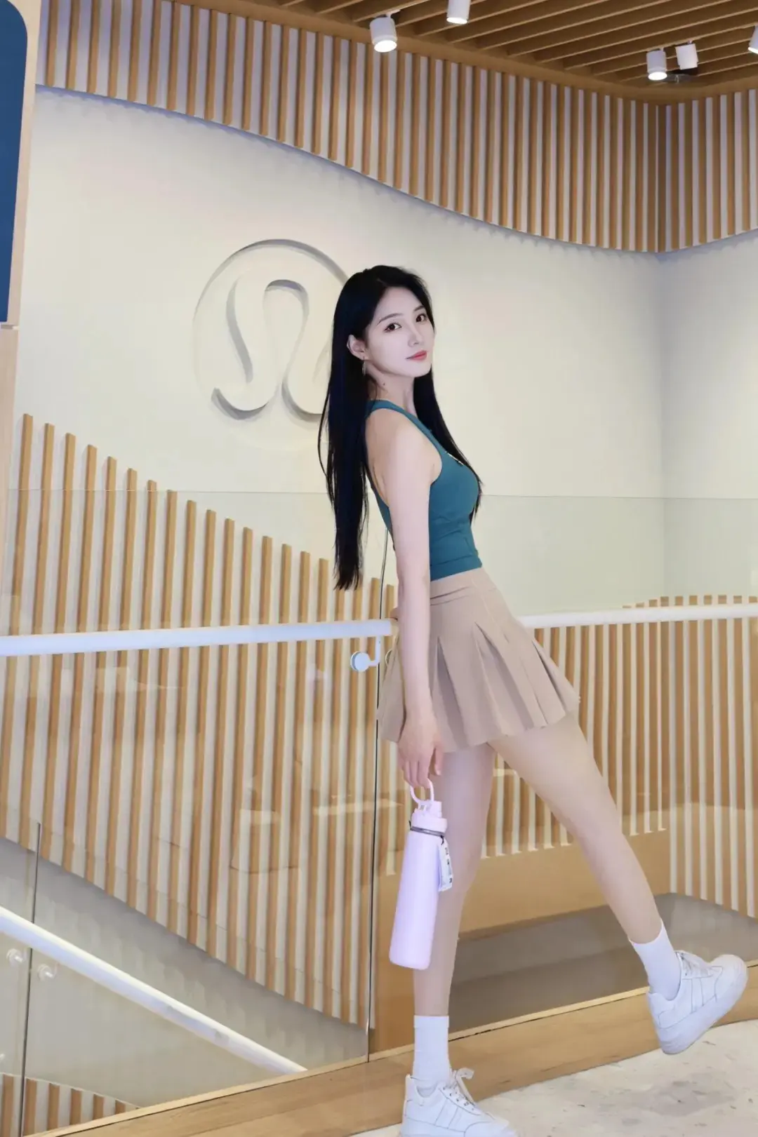 好身材好气质 性感大长腿 性感女神 辣妹穿搭