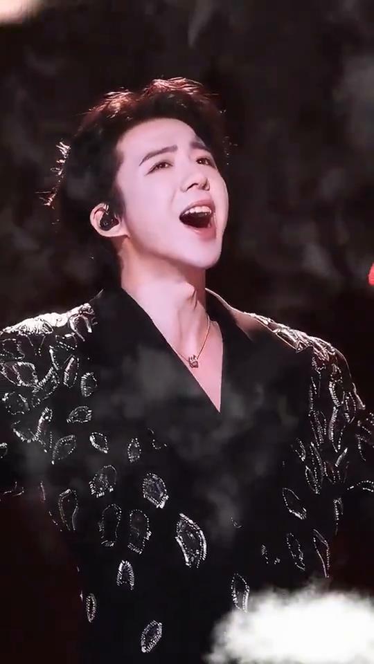 《长风谋》刘宇宁。
是盏灯就比肩星辰，是滴雨就落地生根。书阅过几千卷，不如人世里