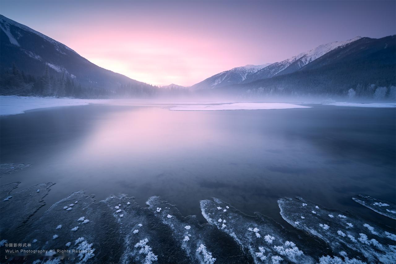 冬日冰雪题材拍摄技巧—第2集
1、利用前景，找到靠近镜头的浮冰，强化空间！前景的