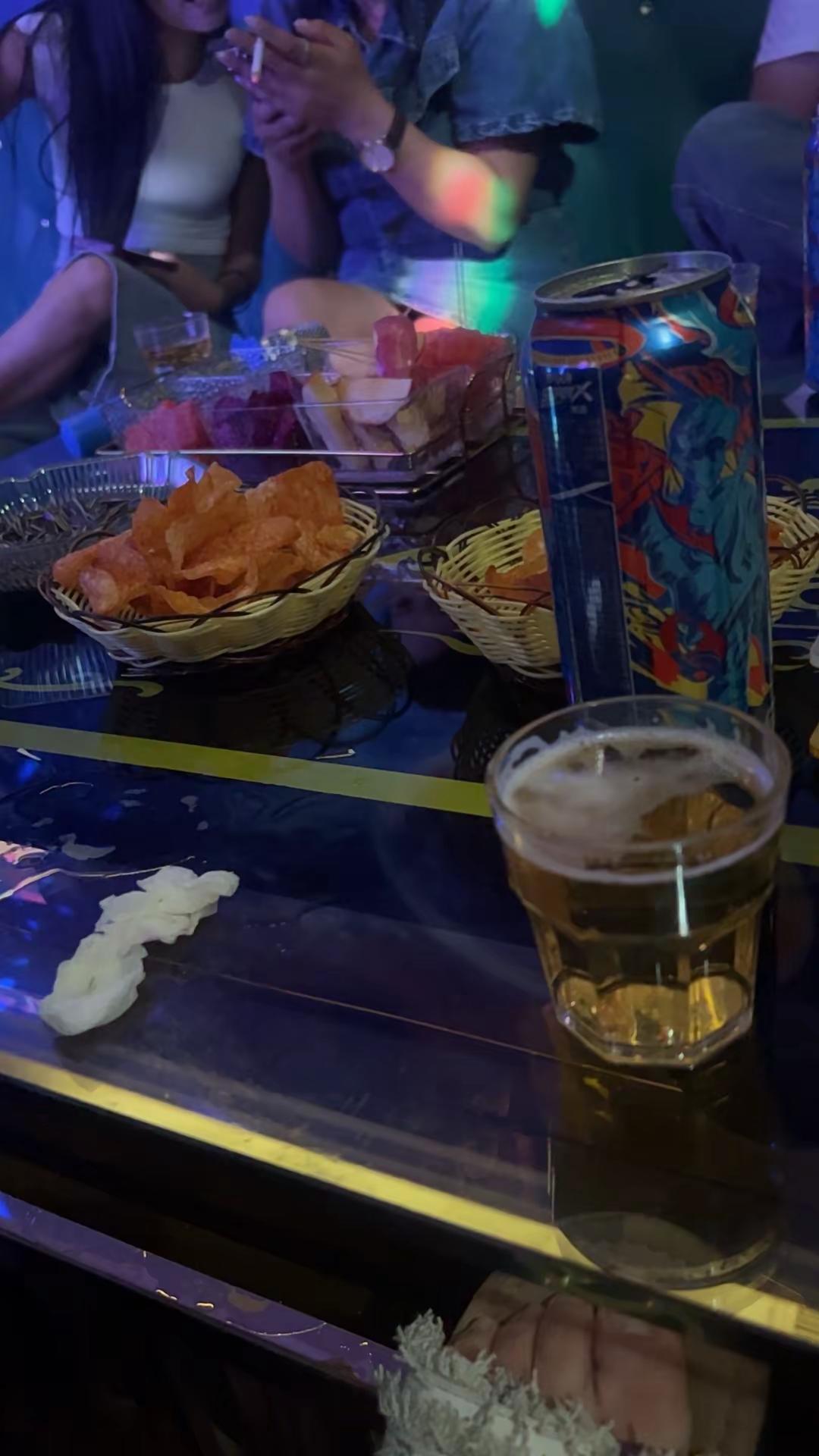 婚姻不幸福。双方相爱没有用最还是离开了  敞开眼睛