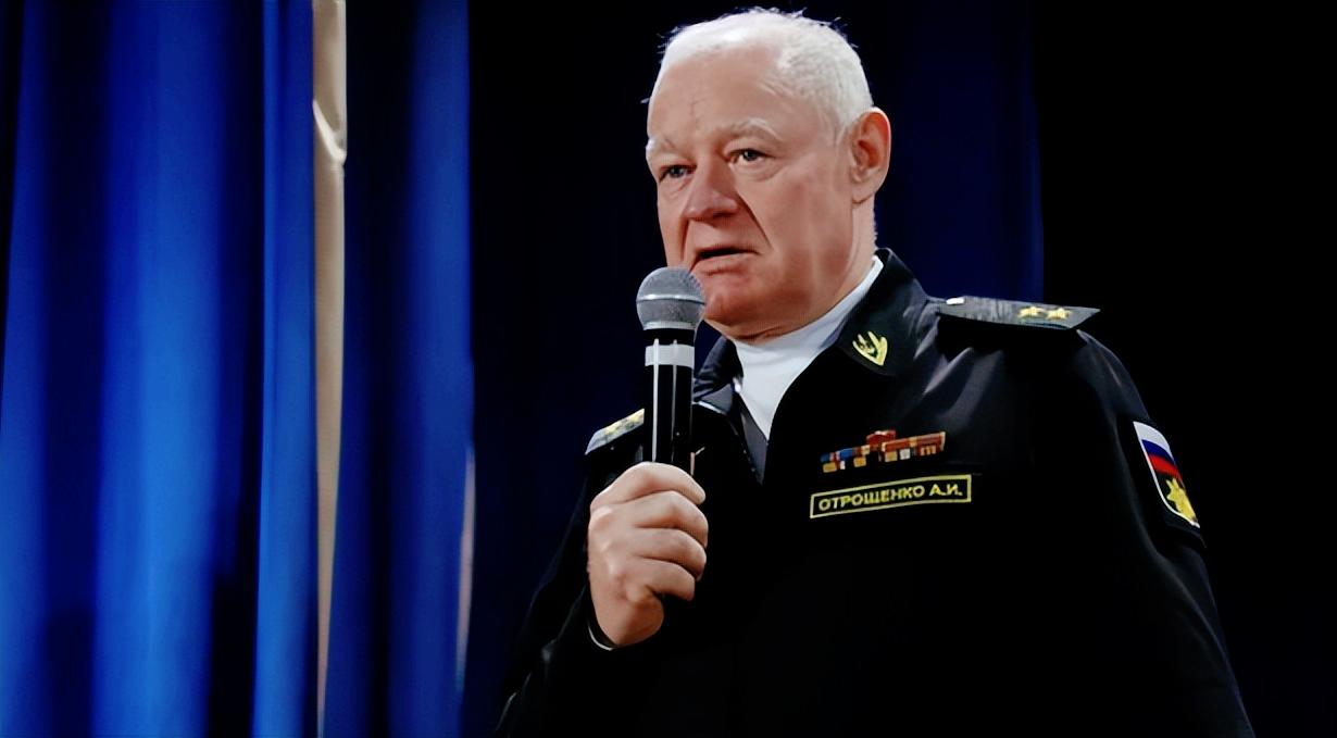 最近一场坠毁事件把一款服役多年的老机型推到了风口浪尖，俄军的安-26军用运输机在