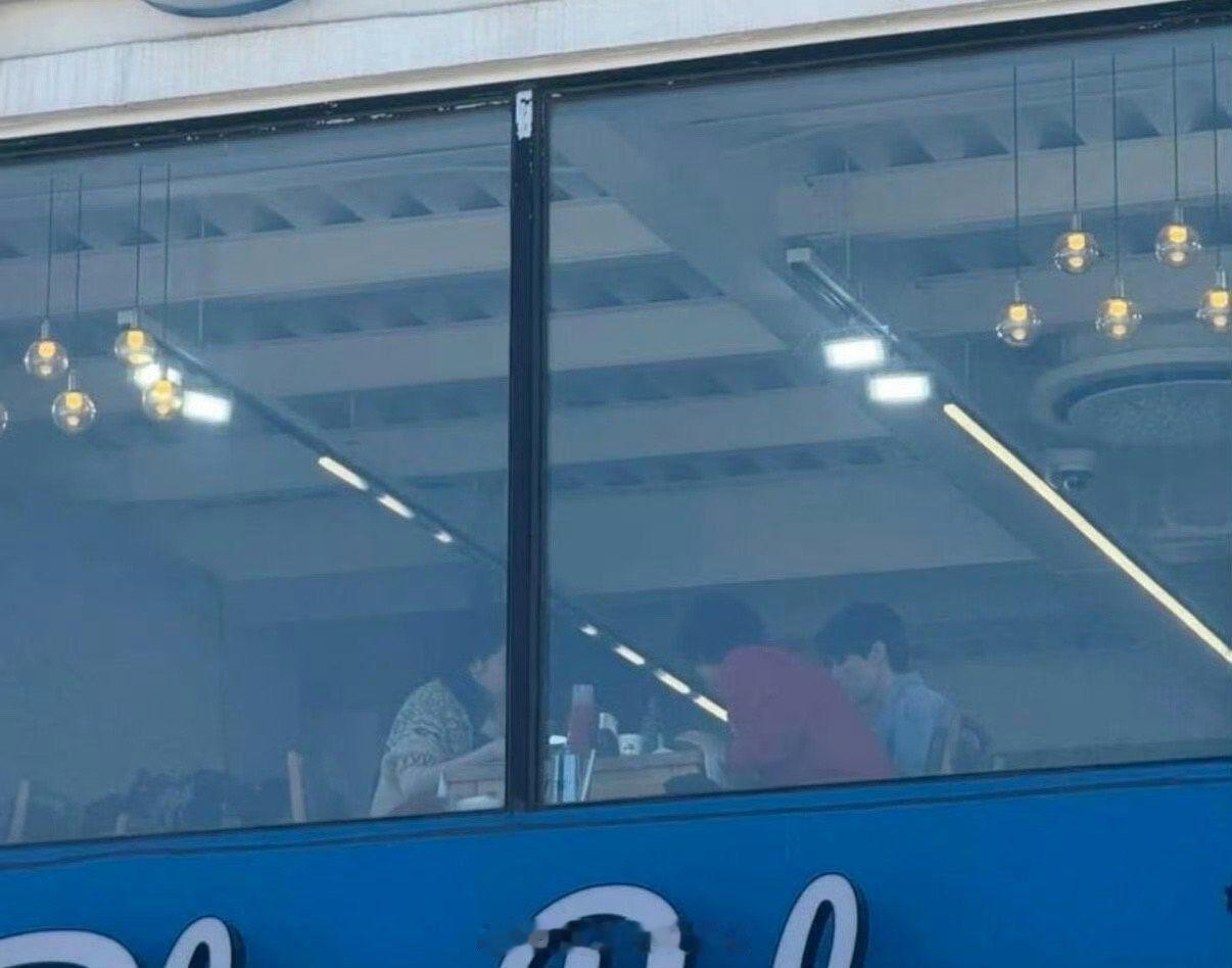 孔刘金高银李栋旭聚餐  十年超长售后啊，期待十周年特别节目 