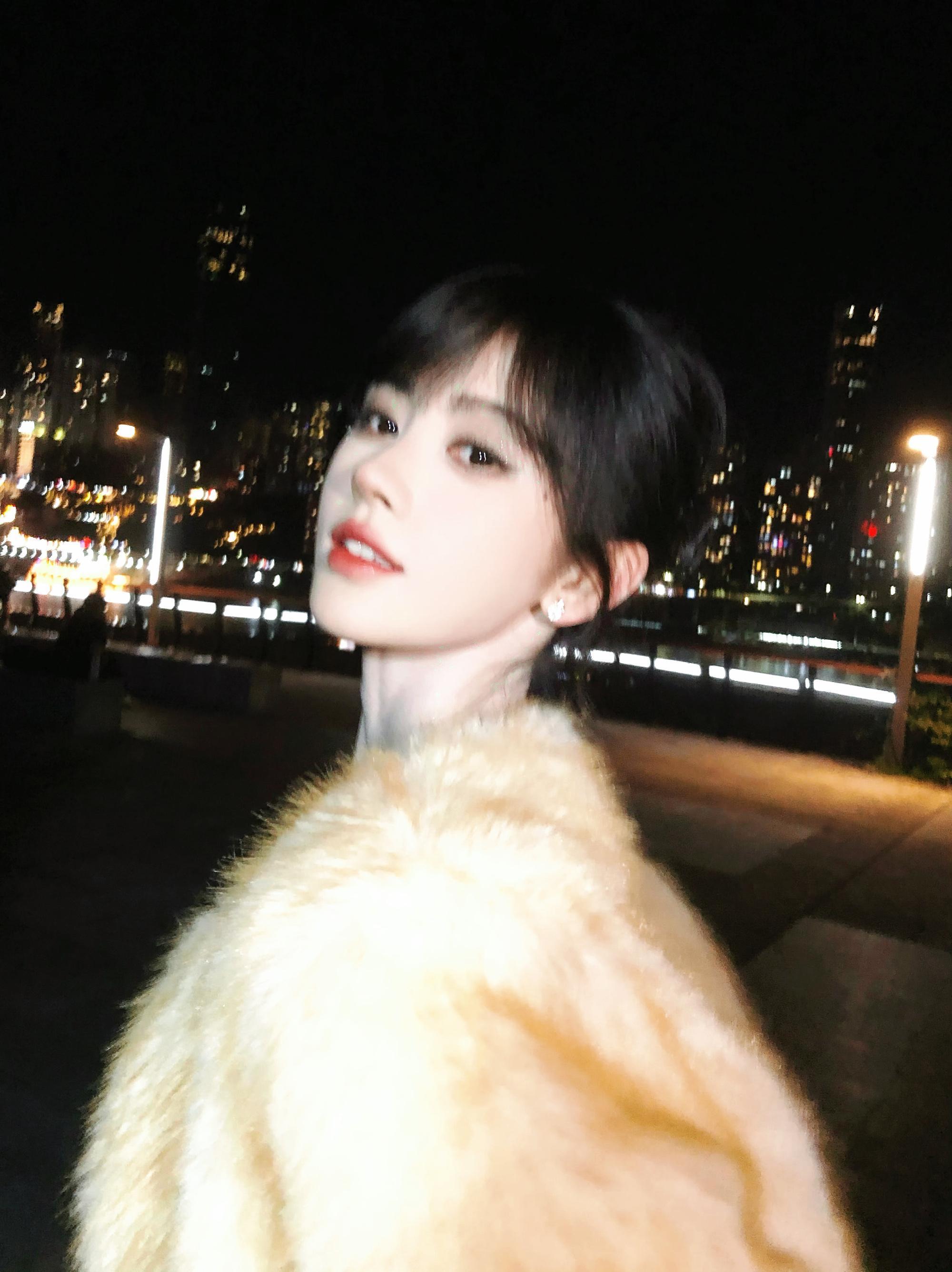 🍊💙鞠婧祎万花世界💙🍊鞠婧祎苏绿夏萬事開心♡=•ㅅ＜=)☆