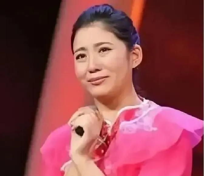 1990年，重庆36岁光棍捡到一个女婴，省吃俭用把她养大。可养女成年后，光棍父亲