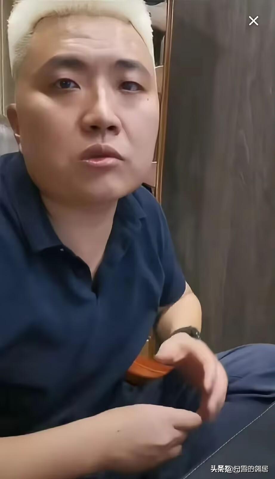 被占车位的闵先生直播了，给大家看了彭女士的道歉信，他说彭女士已经给他道歉了！闵先