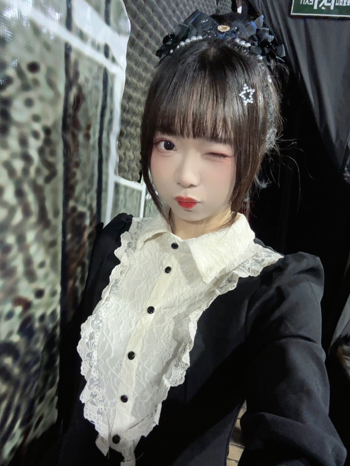 这个发型再也不扎了 头发感觉很多但正面一点都看不见