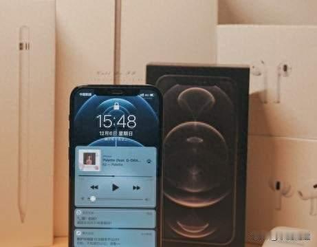 苹果公布iPhone Duo维修费用：换一块内屏，能拿下一台iPhone 18 Pro