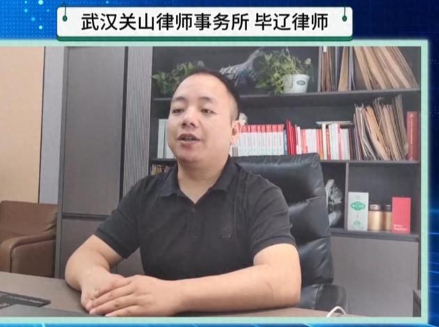 武汉有家养老院，一位浑身瘫痪卧床、连翻身都做不了的八旬老太太，半夜被院里另一位八