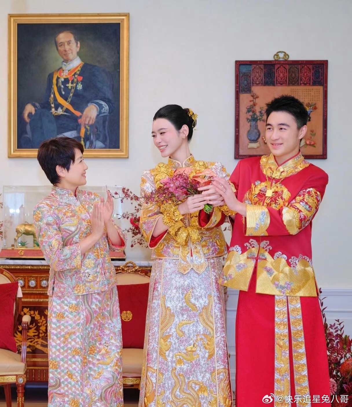何猷君奚梦瑶梁安琪与赌王画像同框何猷君奚梦瑶梁安琪与赌王画像合照 何猷君奚梦瑶梁