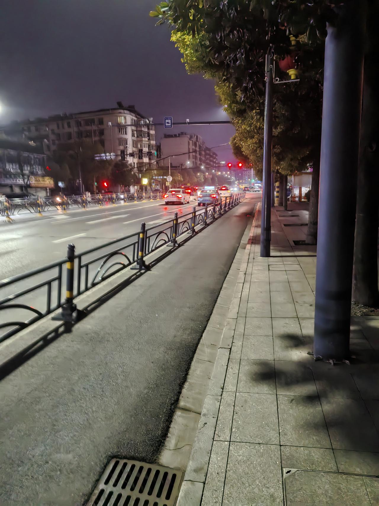 长时间不联系感情会变淡吗? 长时间不联系感情会不会变淡，这事儿得分情况。
就拿我