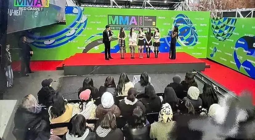 昨天笑韩国 MMA 红毯的可以看下今天星光大赏红毯 真感受到了经济下行星光大赏红