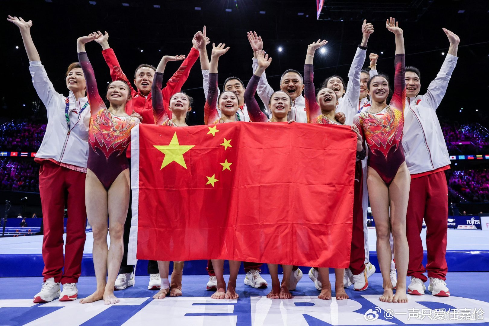 中国体操女团夺冠获对手认可体操女团站上领奖台，国外对手纷纷送上祝福。凭扎实的发挥