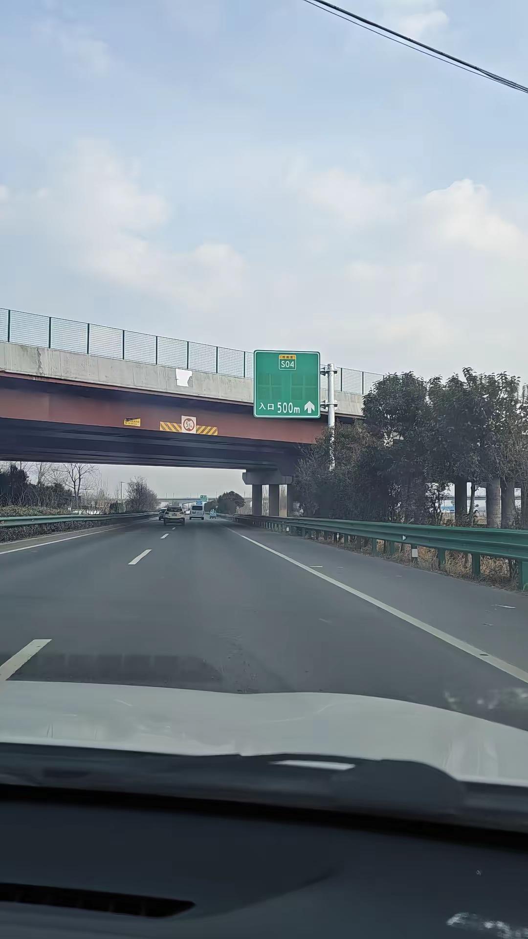 师傅，你到底是看我还是看后视镜😂😂