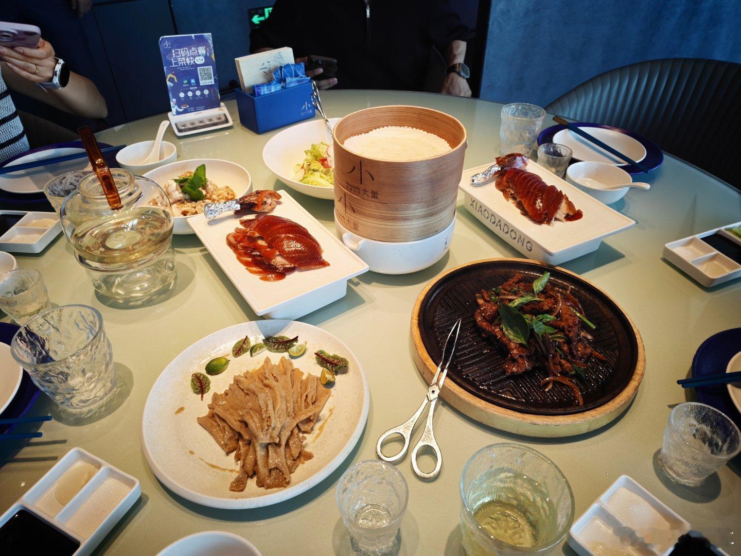吃顿漂亮饭 烤鸭是一段时间不吃就想吃的东西 但是哪里的烤鸭都不如我在大学寝室里点