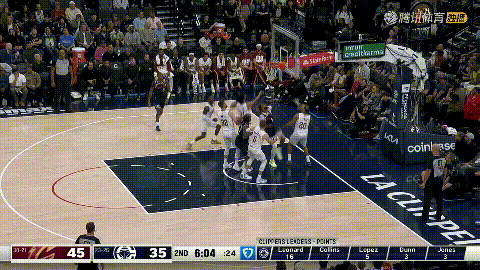 快船大将小琼斯的身体素质真是太恐怖了！在今天快船主场迎战骑士的比赛中，当时比赛进