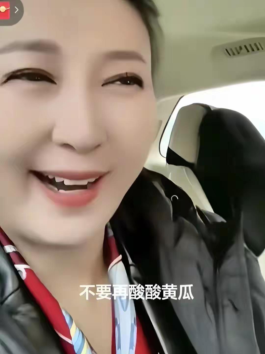 恩师受牵连、儿子账号隐藏、品牌解约，三重打击让闫学晶追悔莫及。

闫学晶这次真的