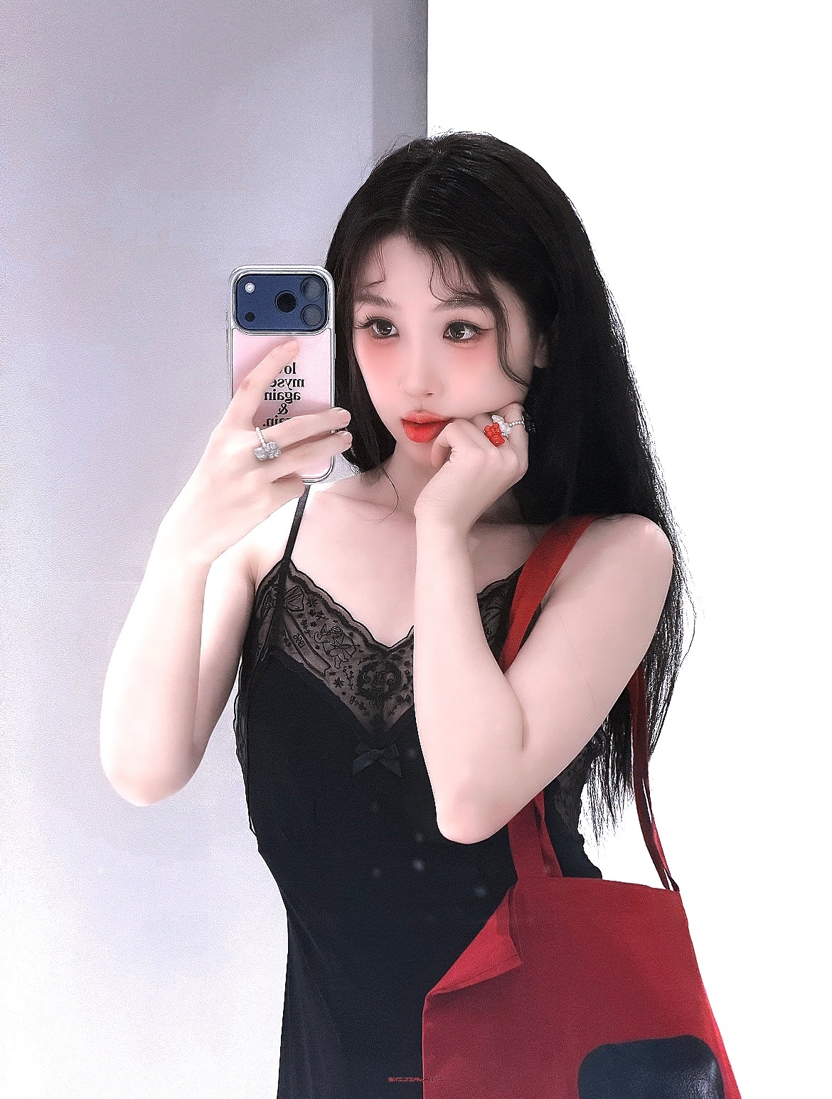 欧尼欧尼…🧸🖤❤️-    虞书欣 
