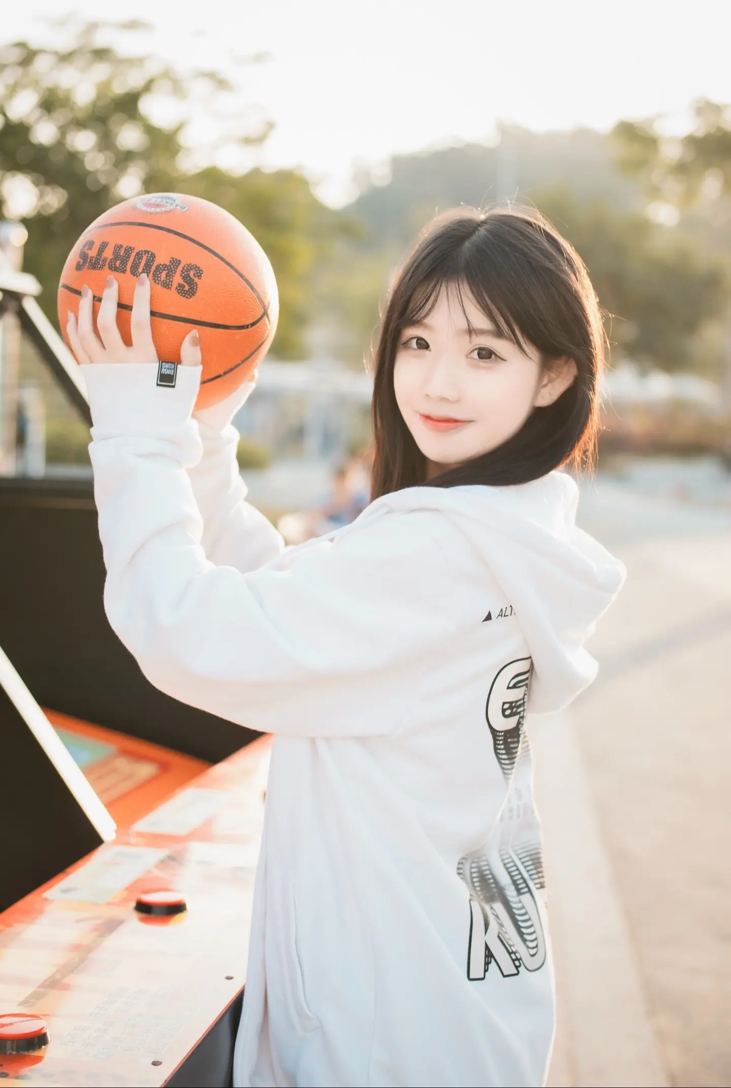 来打篮球。颜值