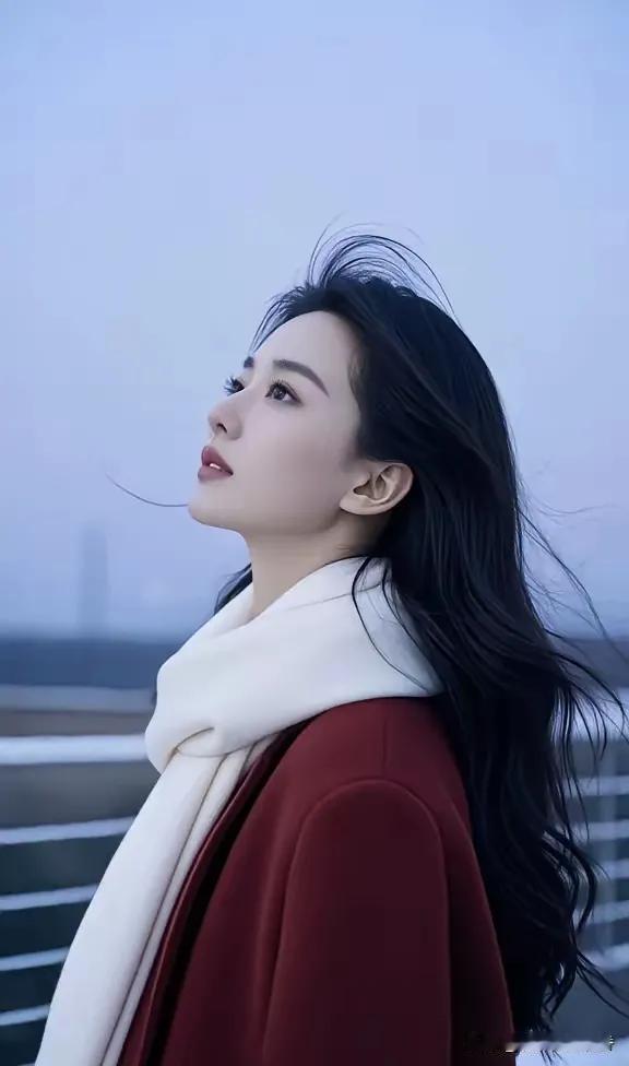 清风默默探红尘
寂寞沉沉思故人
芳草悄悄枯且败
飞花簌簌落荒村