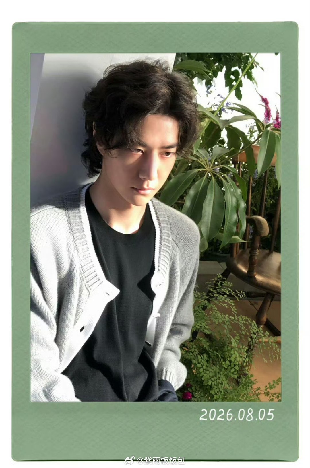 总觉得王一博才二十出头很多人都有这种感觉，总觉得王一博还停留在二十出头的少年模样